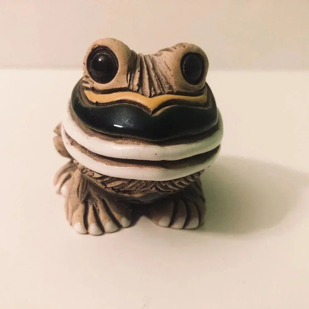 Vtg Artesania Rinconada Pottery Frog with Heart 2.25 Inch Tall Chipped Foot